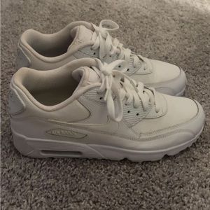 White Nike Airs, great condition, worn once, size 7
